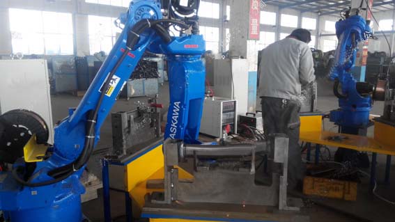 童車前梁機(jī)器人焊接工作站-濟(jì)南冠森自動(dòng)化設(shè)備有限公司